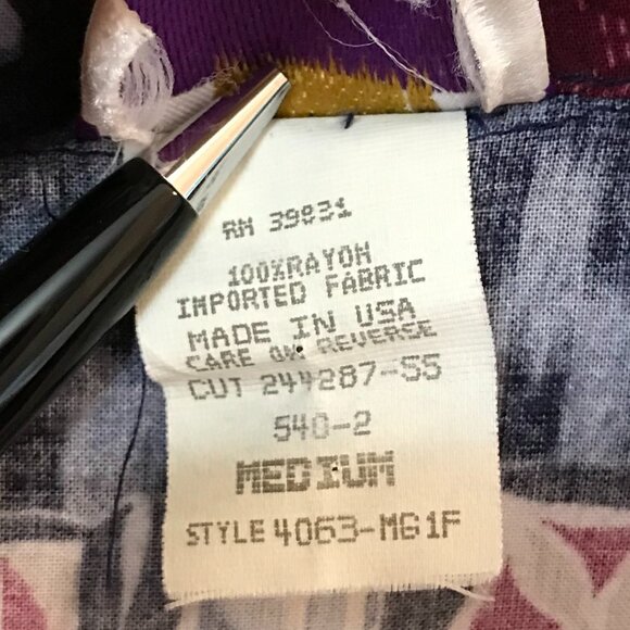 Jessica Stevens Paisley Floral Blouse: Vintage 80s Rayon Tunic, Magenta Blue, M - Picture 5 of 9